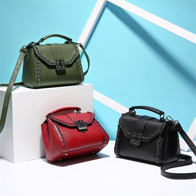 2021 European and American small square bag designer handbag fashion all-match woman bag retro chain shoulder messenger, Photo color
2021 European and American small square bag designer handbag fashion all-match woman bag retro chain shoulder messenger, Photo color