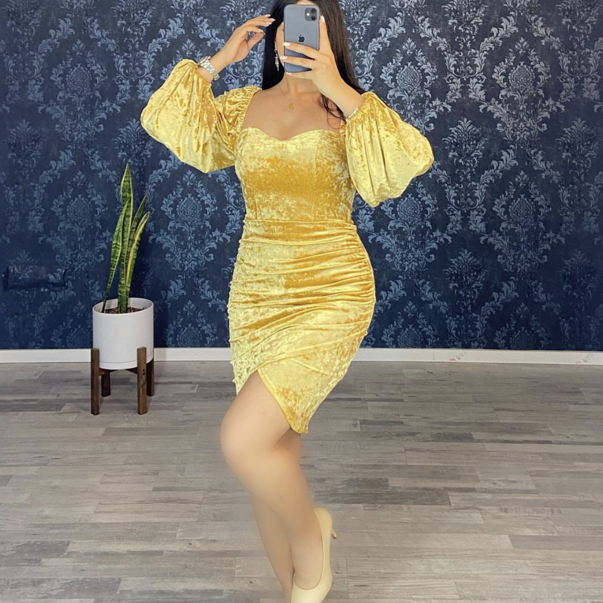 Black Velvet Cocktail Dresses Dubai Party Arabic Women Long Puff Sleeves Straight Short Prom Dress Middle East Party Gowns