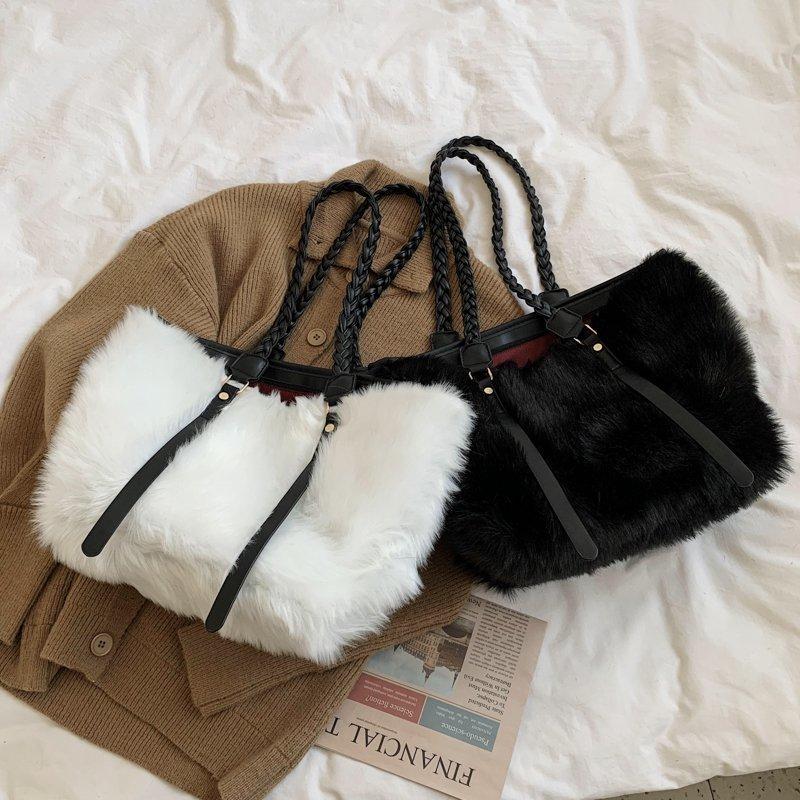 OLUOLIN Women Faux Fur SHoulder Bags Autumn Winter Plush Purses and Handbags Brand Large Capacity Shoudler Clutch Travel bag, Black
OLUOLIN Women Faux Fur SHoulder Bags Autumn Winter Plush Purses and Handbags Brand Large Capacity Shoudler Clutch Travel bag, Black