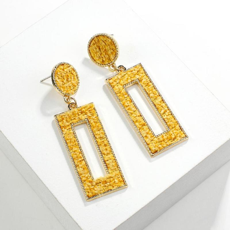 AENSOA Ethnic Flocking Geometric Geometric Pendant Earrings For Women Vintage Fabric Velvet Hanging Drop Earrings Jewelry Gift
AENSOA Ethnic Flocking Geometric Geometric Pendant Earrings For Women Vintage Fabric Velvet Hanging Drop Earrings Jewelry Gift