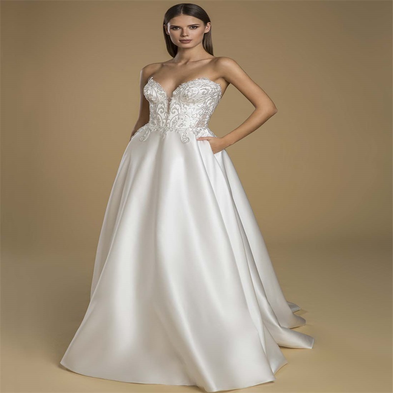 Gorgeous A Line Wedding Dresses Ruched Satin Appliqued Lace Bridal Gowns Sweetheart Sleeveless Noble Backless Robes De Mariée