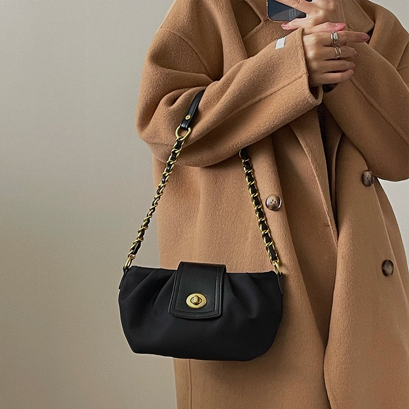 HBP shoulder bag purse Baguette messenger bag handbag Woman bags new designer bag high quality texture fashion chain Folds Casual, Black
HBP shoulder bag purse Baguette messenger bag handbag Woman bags new designer bag high quality texture fashion chain Folds Casual, Black