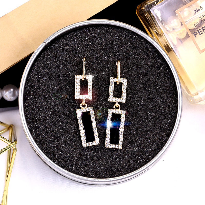 Hot Jewelry Supply Fashion Simple Cool Wind Stud Earrings Diamond Earrings Women S925 Sterling Silver Studs Long Earrings
Hot Jewelry Supply Fashion Simple Cool Wind Stud Earrings Diamond Earrings Women S925 Sterling Silver Studs Long Earrings