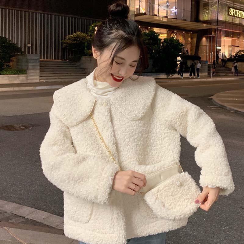 Kawaii Sweet Doll Collar Beaded Lamb Wool Sweater Padded Jacket Women Korean Loose Autumn Winter Single-Breasted Plush Mid Coat, Short coat
Kawaii Sweet Doll Collar Beaded Lamb Wool Sweater Padded Jacket Women Korean Loose Autumn Winter Single-Breasted Plush Mid Coat, Short coat
