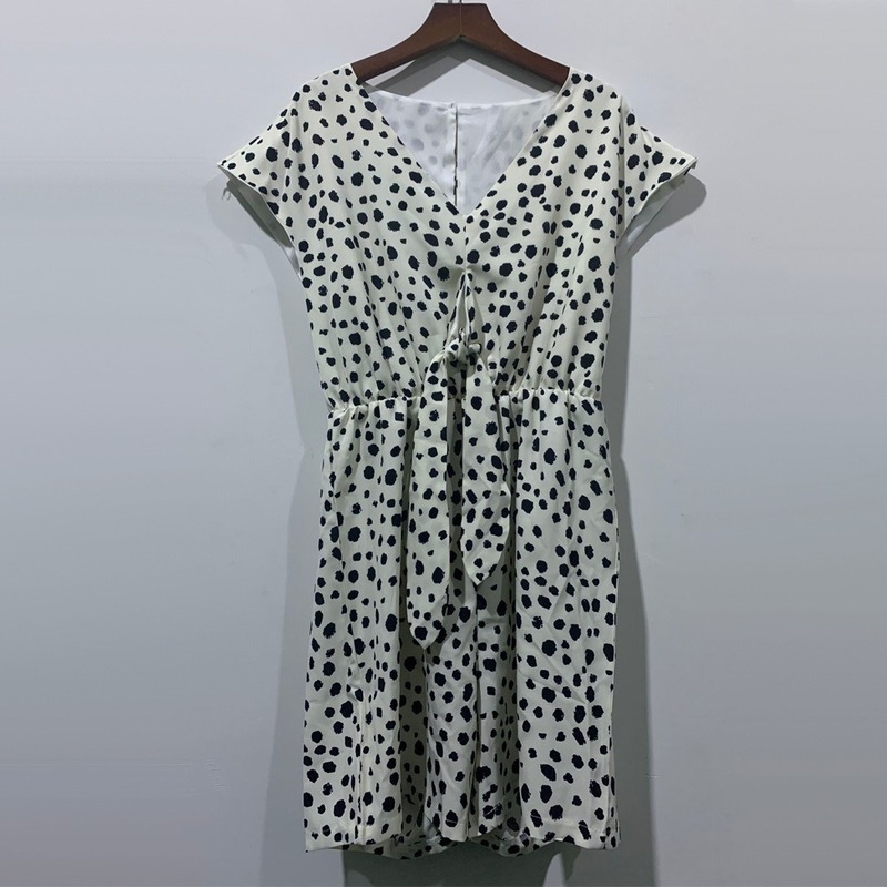 2021 New Size big leopard print chiffon simple stylish overalls short sleeve with no back waist feminine trousers summer PH4B
2021 New Size big leopard print chiffon simple stylish overalls short sleeve with no back waist feminine trousers summer PH4B