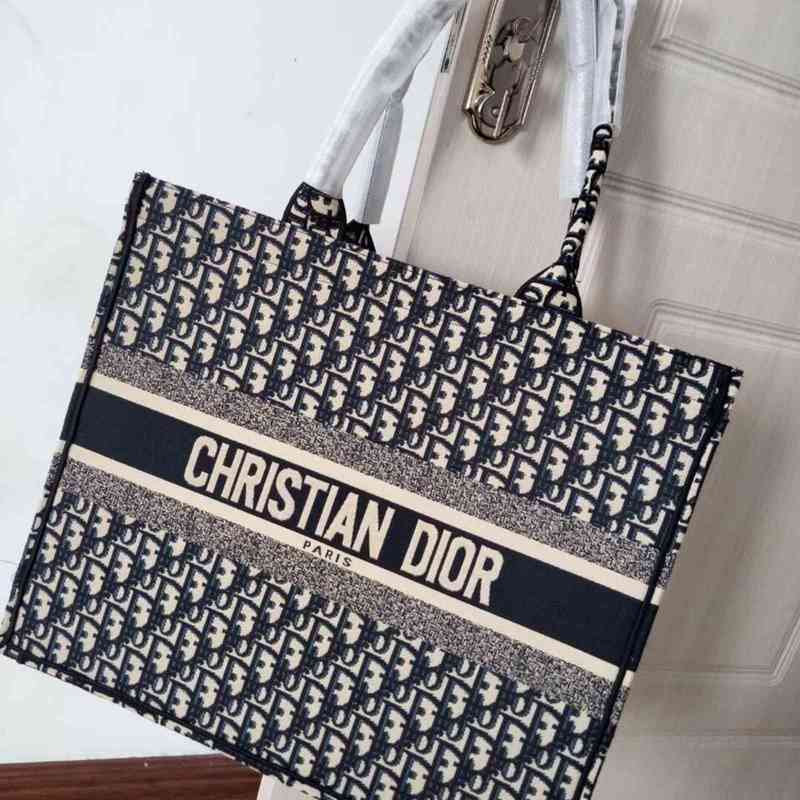 Letter Luxurys Designer Handbags Women Christian Latest Embroidery Classic Multi Pattern Fashionable One Shoulder Portable Women's Do
Letter Luxurys Designer Handbags Women Christian Latest Embroidery Classic Multi Pattern Fashionable One Shoulder Portable Women's Do