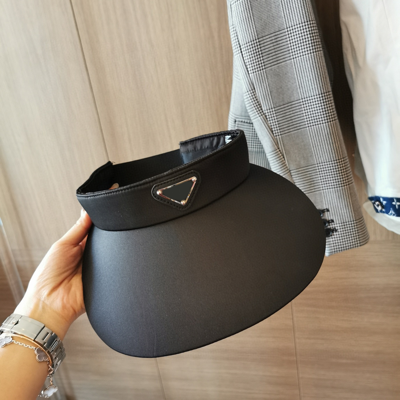Designer visor upgraded thickened brand sun hat summer cap casquette outdoor adjustable size Sports Golf Tennis Beach Headband Baseball Hats P050, Black
Designer visor upgraded thickened brand sun hat summer cap casquette outdoor adjustable size Sports Golf Tennis Beach Headband Baseball Hats P050, Black