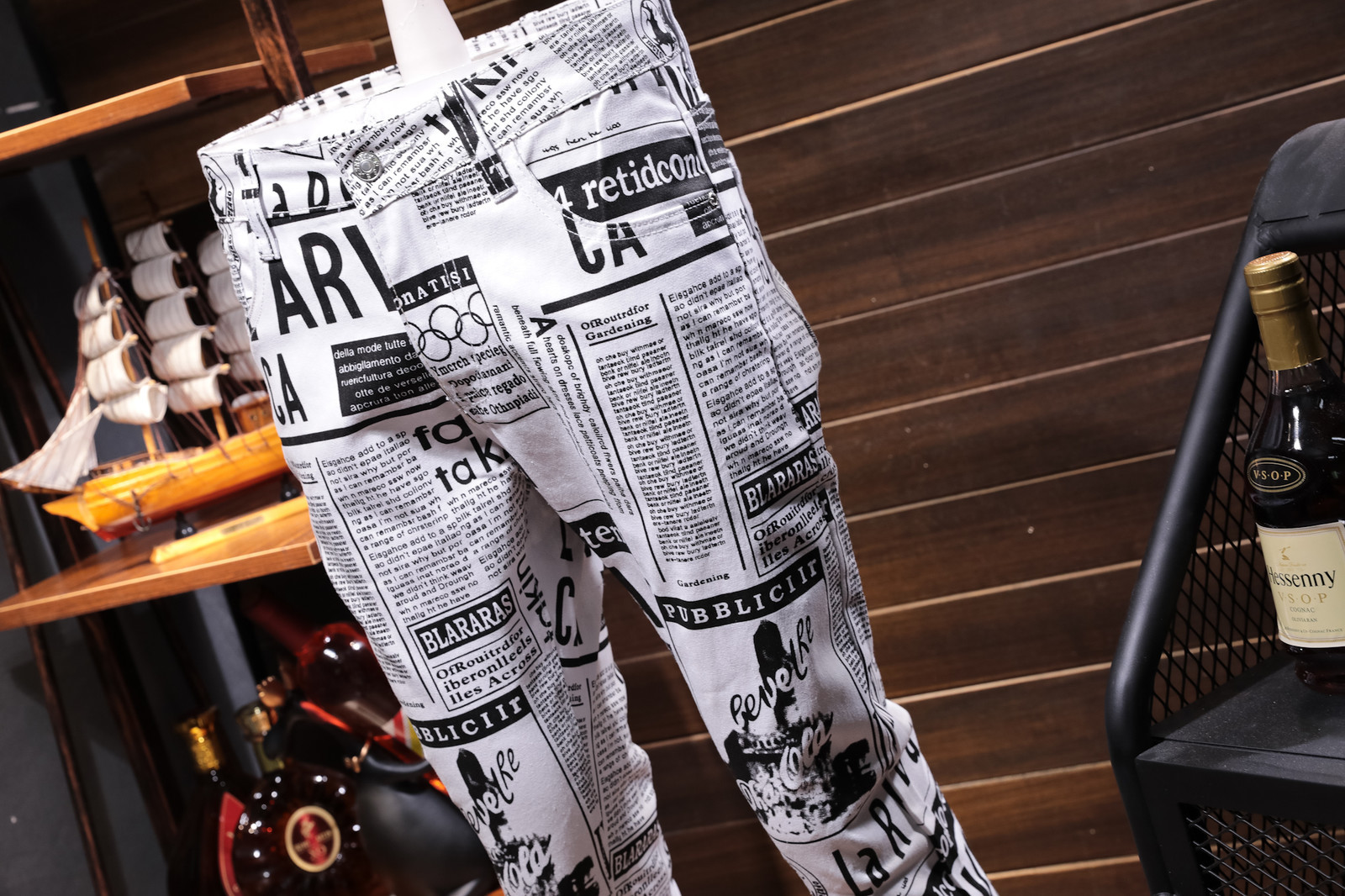 White Printing Cowboy Leisure Time Pants Male Directly Canister Self-cultivation Personality Newspaper Print Jeans Male Male 201111