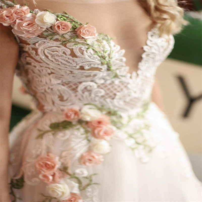 Hand Made Flower A Line Wedding Dresses V Neck Sleeveless Beach Appliqued Lace Wedding Gowns Custom Made Boho Plus Size Bridal Gowns