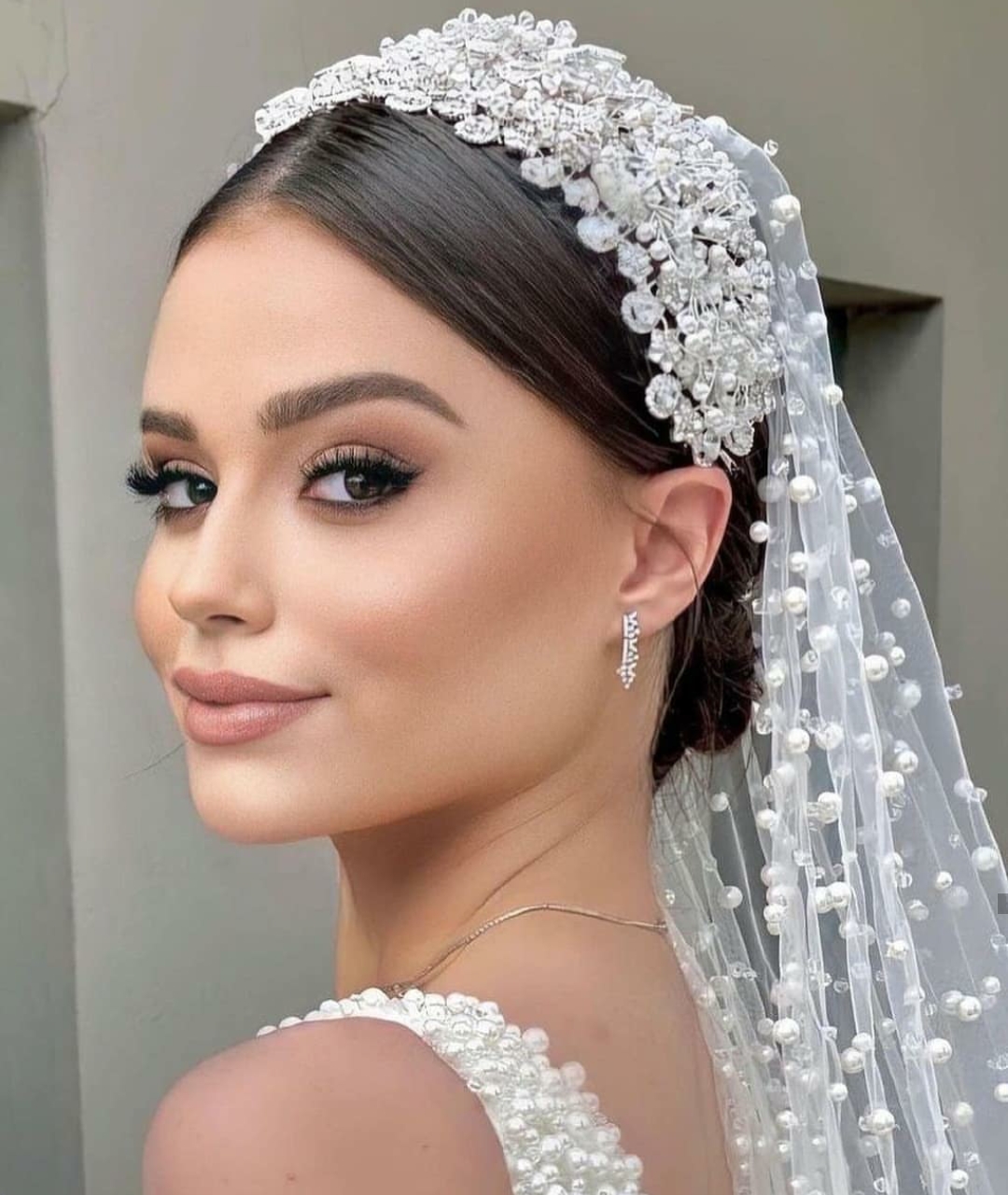 Luxury Pearls A Line Wedding Dresses Plus Size V Neck Beaded Fancy Bridal Gowns 2020 Custom Made Wedding Dress