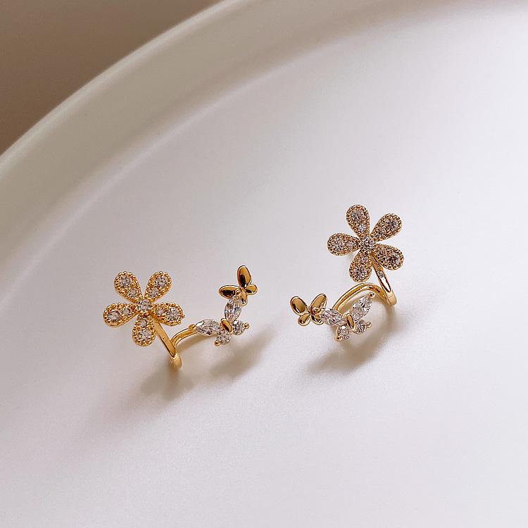 hot selling fashion jewelry exquisite copper inlaid zircon butterfly flower creative stud earring everyday wild female earrings
hot selling fashion jewelry exquisite copper inlaid zircon butterfly flower creative stud earring everyday wild female earrings