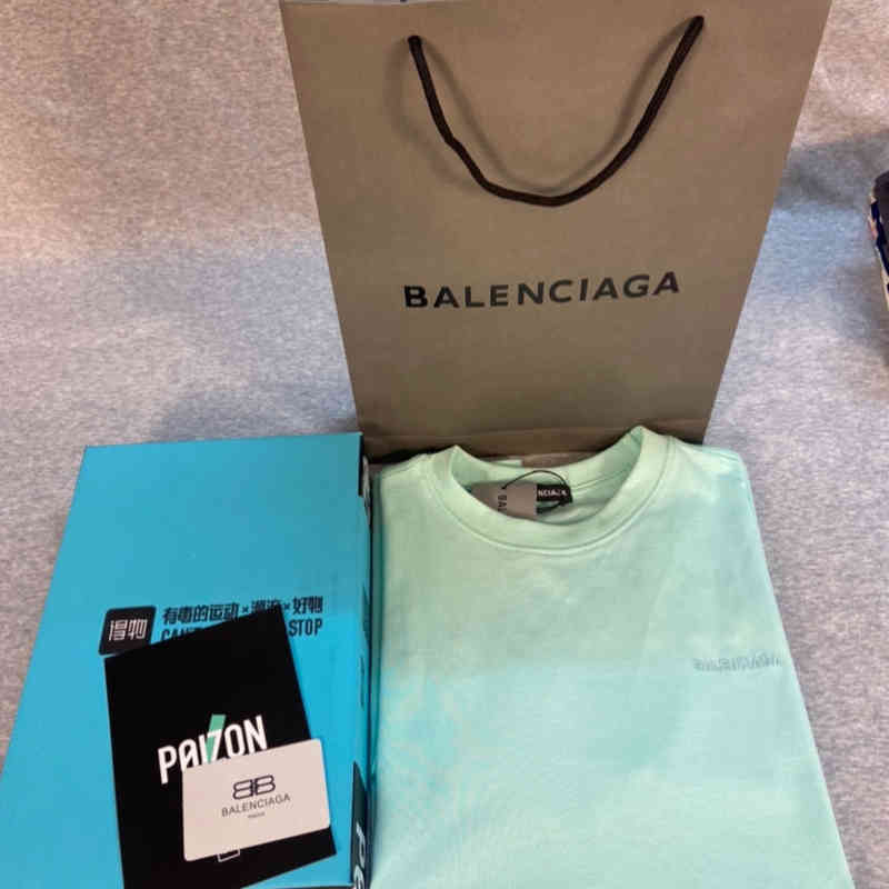 balencaigas men t-shirts Paris mint green front and back letters spring and summer new word embroidery simple fashion men' and women' loose short sleeve T-shirt, Creamy-white
balencaigas men t-shirts Paris mint green front and back letters spring and summer new word embroidery simple fashion men' and women' loose short sleeve T-shirt, Creamy-white