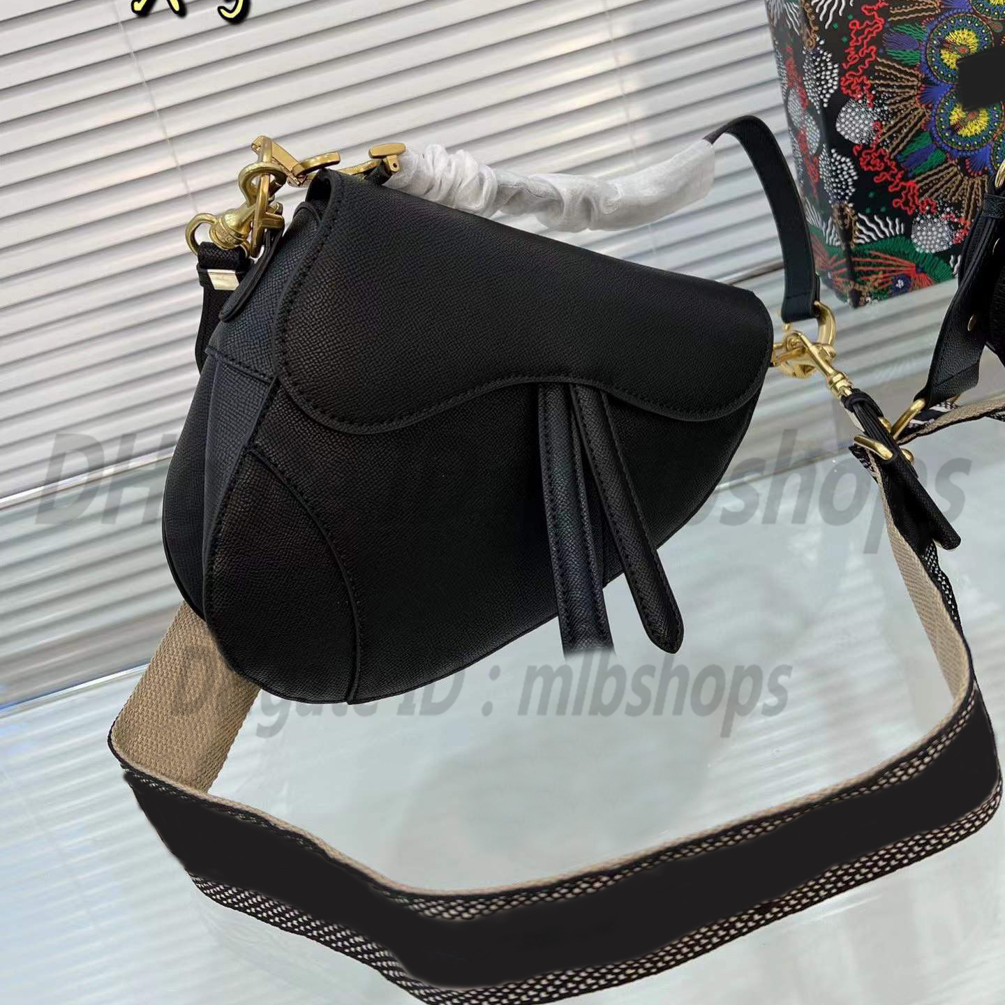 Shoulder bags Fashion womens CrossBody M High Quality luxurys designers Handbags ladies Classic Messenger Lock printing Bag purse 2022 wallets Totes Handbag, No bags
Shoulder bags Fashion womens CrossBody M High Quality luxurys designers Handbags ladies Classic Messenger Lock printing Bag purse 2022 wallets Totes Handbag, No bags