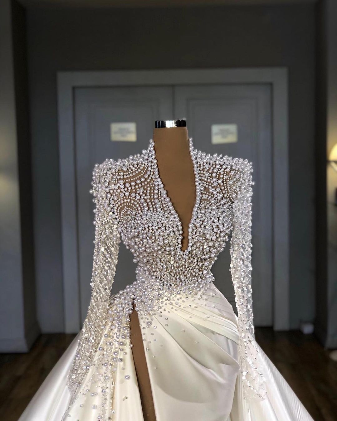 Long Pearls Sleeves Wedding Dresses Deep V Neck A E High Split Bridal Gowns Plus Size Sweep Train Satin Robe De Mari E