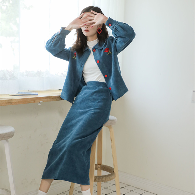 2021 New Female Winter Fall Piece Elegant Ensemble Blue Embroidered Flower Jacket High Waist Straight Skirt Defines 2 Pcs Outfits QYHW, Only skirt.
2021 New Female Winter Fall Piece Elegant Ensemble Blue Embroidered Flower Jacket High Waist Straight Skirt Defines 2 Pcs Outfits QYHW, Only skirt.