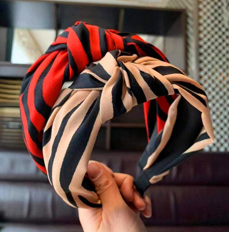 popular 3 colors designer headband letter wide edge hair bands fashion brand stripes headband silk luxury jewelry gift for women
popular 3 colors designer headband letter wide edge hair bands fashion brand stripes headband silk luxury jewelry gift for women