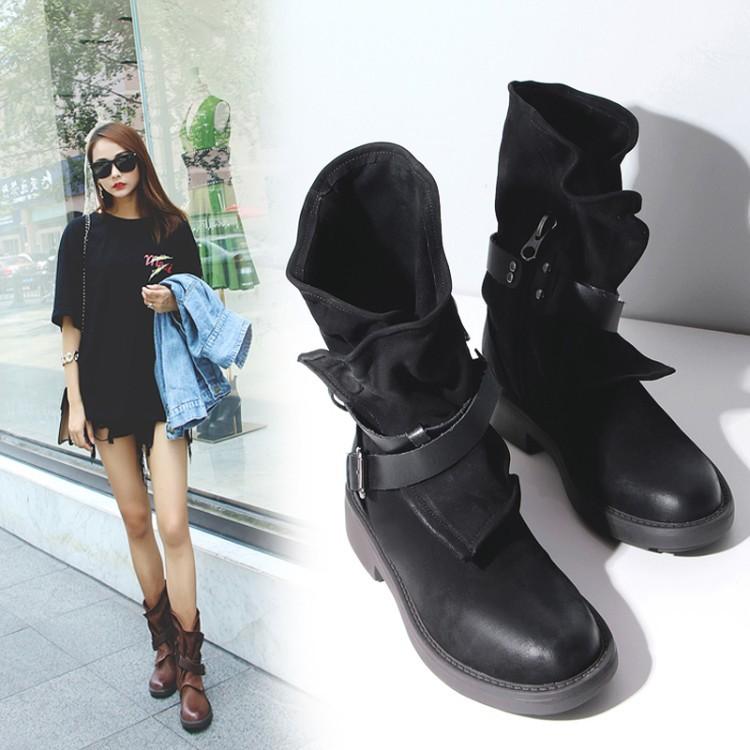 New soft leather low heel women's short boots in fall winter 2020 British boots large women's Size 41, Black velvet lining
New soft leather low heel women's short boots in fall winter 2020 British boots large women's Size 41, Black velvet lining