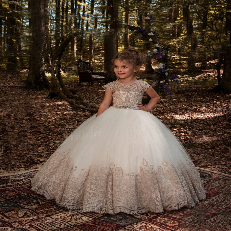 Ball Gown Princess Flower Girls Dresses Appliqued Lace First Communion Dress Hot Sale Chic Custom Made Kids Pageant Dress Sweep Train
