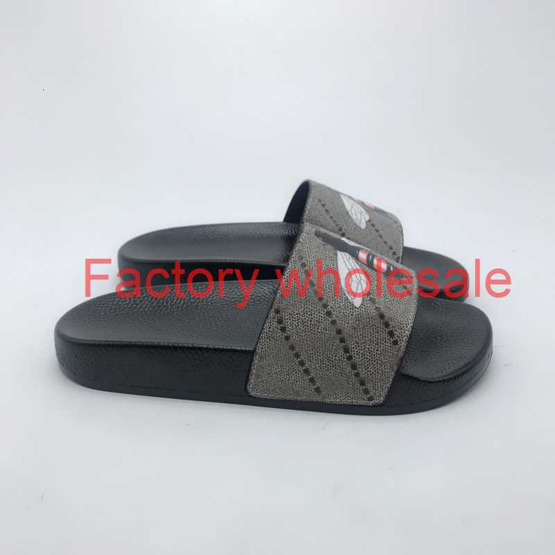 2021 new women men Slides Summer Slippers Beach Indoor Flat Sandals Slippers House Flip Flops With Spike Sandal top quality
2021 new women men Slides Summer Slippers Beach Indoor Flat Sandals Slippers House Flip Flops With Spike Sandal top quality
