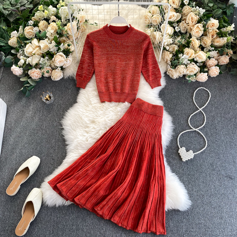 2021 New Female fall elastic knitted red mesh neck long tops + high skirt plissate tender pieces 3RW6
2021 New Female fall elastic knitted red mesh neck long tops + high skirt plissate tender pieces 3RW6
