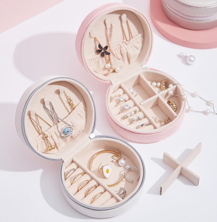Round Jewelry Storage Box Portable PU Leather Jewellery Storage Ring Earring Necklace Packaging Display Case Organizer Party Favor YL939, As pics
Round Jewelry Storage Box Portable PU Leather Jewellery Storage Ring Earring Necklace Packaging Display Case Organizer Party Favor YL939, As pics