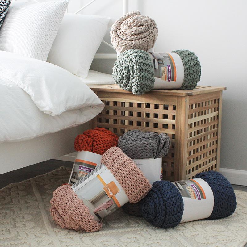 Nordic Fashion Hand Chunky Wool Knitted Blanket Thick Yarn Wool Bulky Knitting Throw Blankets 127*152cm
Nordic Fashion Hand Chunky Wool Knitted Blanket Thick Yarn Wool Bulky Knitting Throw Blankets 127*152cm