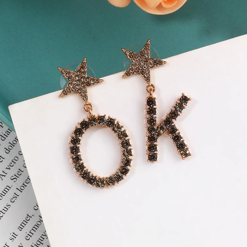 2020 new Korean temperament net red earrings female personality wild asymmetric star pendant letter earrings jewelry
2020 new Korean temperament net red earrings female personality wild asymmetric star pendant letter earrings jewelry