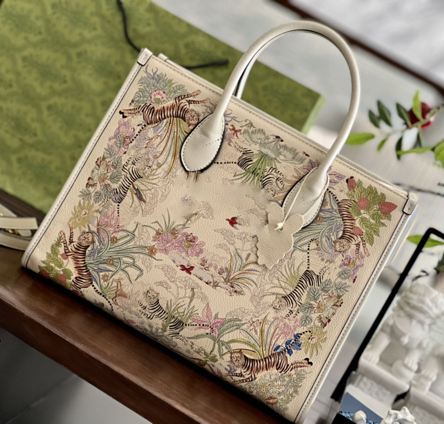 New Fashion women bag cow leather tote tiger messenger crossbody purse travel shoulder handbag AS 101311
New Fashion women bag cow leather tote tiger messenger crossbody purse travel shoulder handbag AS 101311