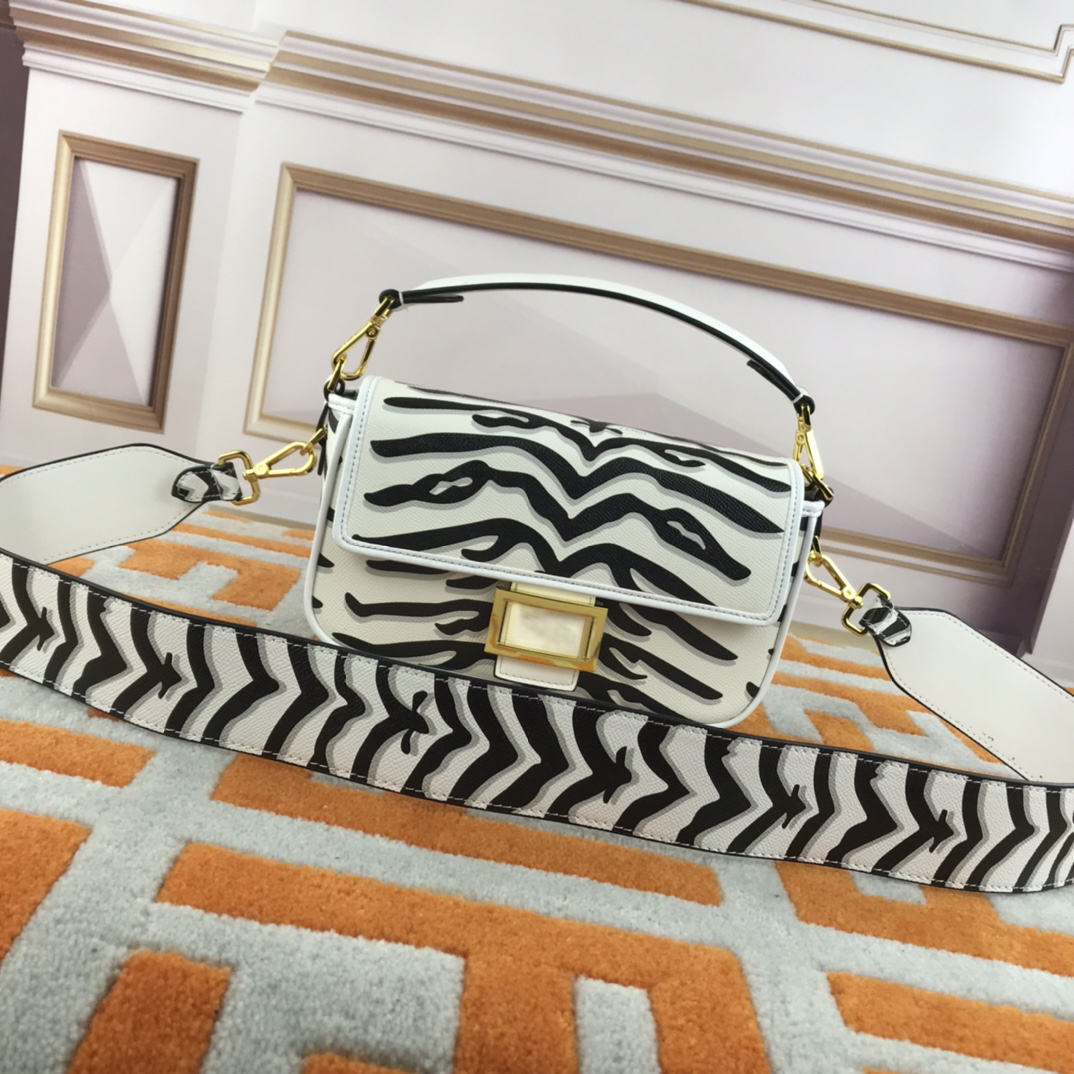 New Fashion Handbag women crossbody Bag high quality Tiger Pattern Decorative Flap Shoulder Bag With box, 1#
New Fashion Handbag women crossbody Bag high quality Tiger Pattern Decorative Flap Shoulder Bag With box, 1#