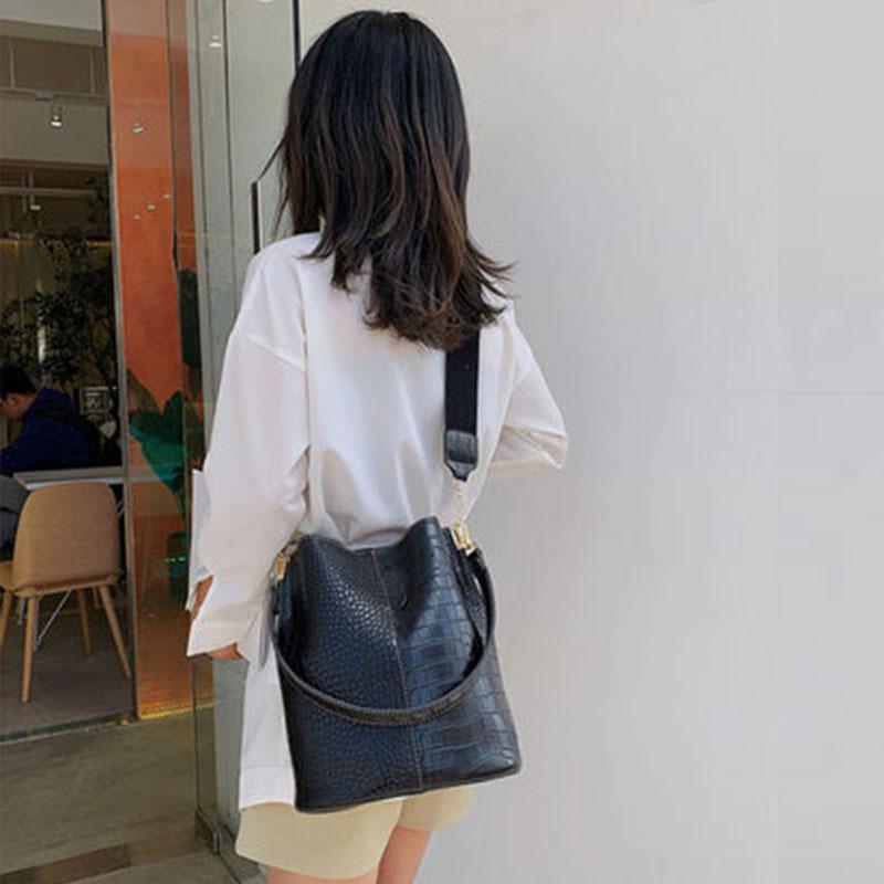 Free shipping 2021 new wild shoulder bucket bag large capacity broadband cross-body office girl super fire ins tote bag PU, Light grey
Free shipping 2021 new wild shoulder bucket bag large capacity broadband cross-body office girl super fire ins tote bag PU, Light grey