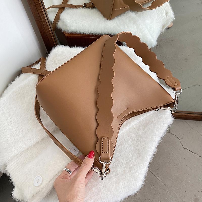 2021 Solid Color winter PU Leather Crossbody Bags for Women 2021 Classic Shoulder Handbags Female Travel Totes, Black
2021 Solid Color winter PU Leather Crossbody Bags for Women 2021 Classic Shoulder Handbags Female Travel Totes, Black