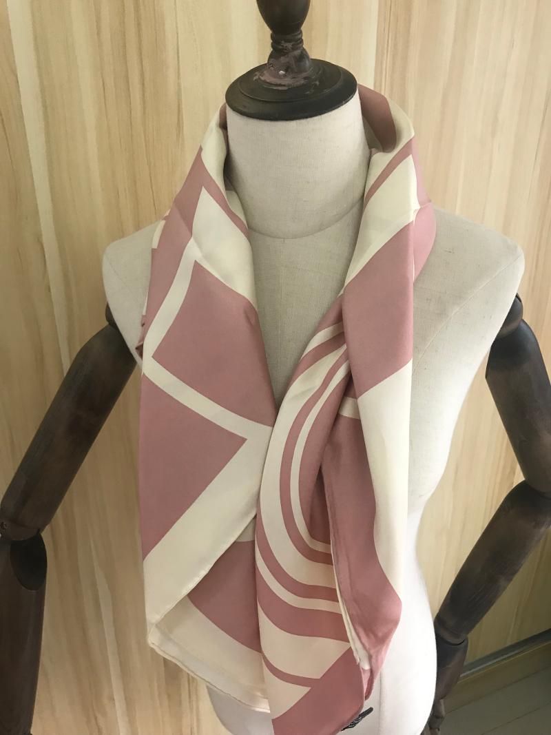 2020 new arrival spring classic pink pattern 100% pure silk scarf twill hand made roll 90*90 cm shawl wrap for women lady
2020 new arrival spring classic pink pattern 100% pure silk scarf twill hand made roll 90*90 cm shawl wrap for women lady