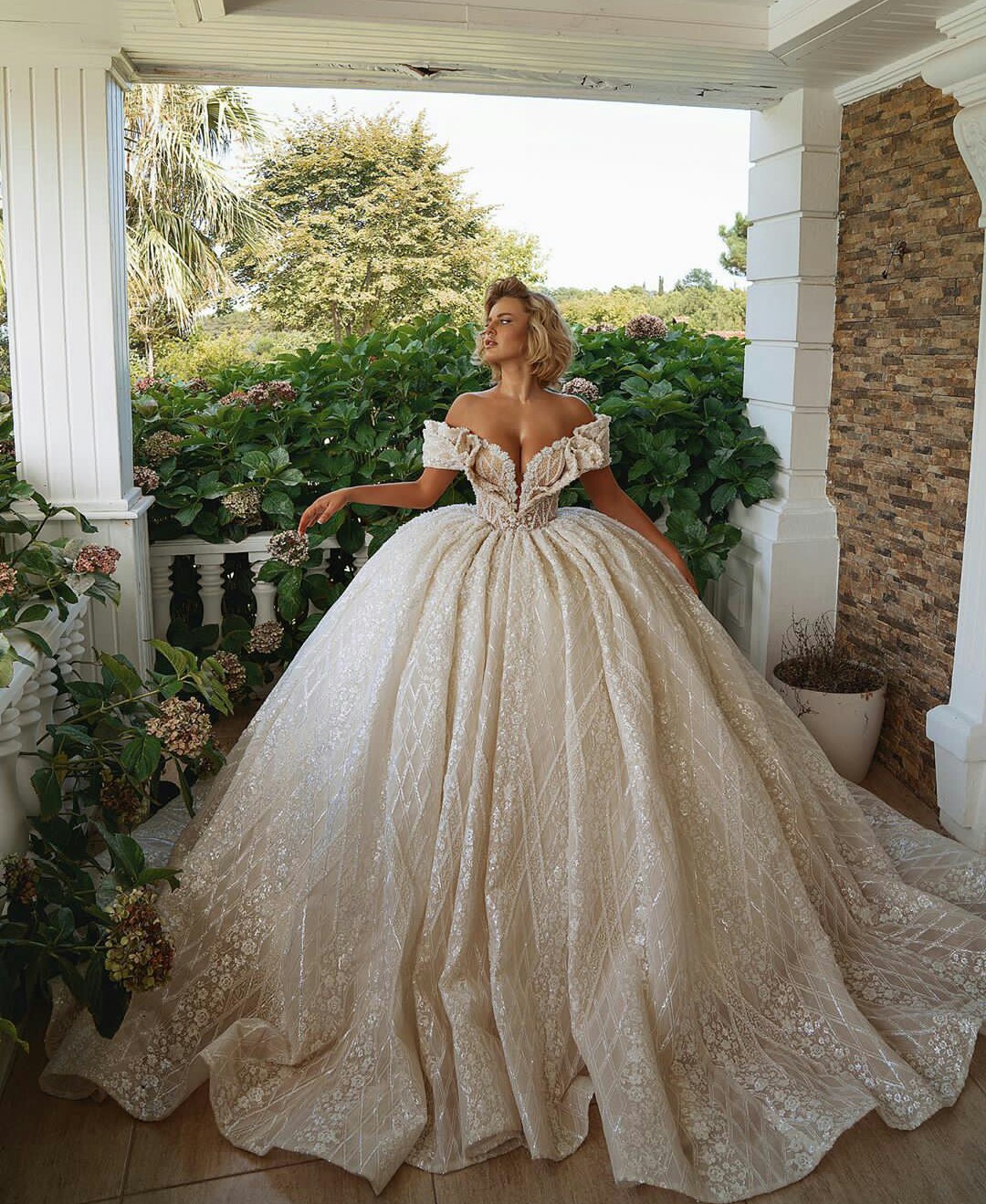 2021 Luxury Lace Wedding Dresses Vintage Off Shoulder Ball Gown Plus Size vestido de novia Custom Made