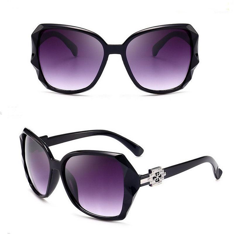 Women Outdoor Sunglasses Retro Brand Designer Gradient Sun Glasses Men Vintage Shades Eyewear Big Frame Glasses UV4001
Women Outdoor Sunglasses Retro Brand Designer Gradient Sun Glasses Men Vintage Shades Eyewear Big Frame Glasses UV4001
