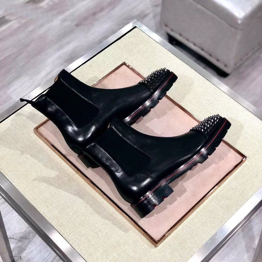 Designer Man Ankle Boots Red Bottom Melon Calfskin Rubber Lug Sole Mens Fashion Booty Famous Party Wedding Shoes
Designer Man Ankle Boots Red Bottom Melon Calfskin Rubber Lug Sole Mens Fashion Booty Famous Party Wedding Shoes