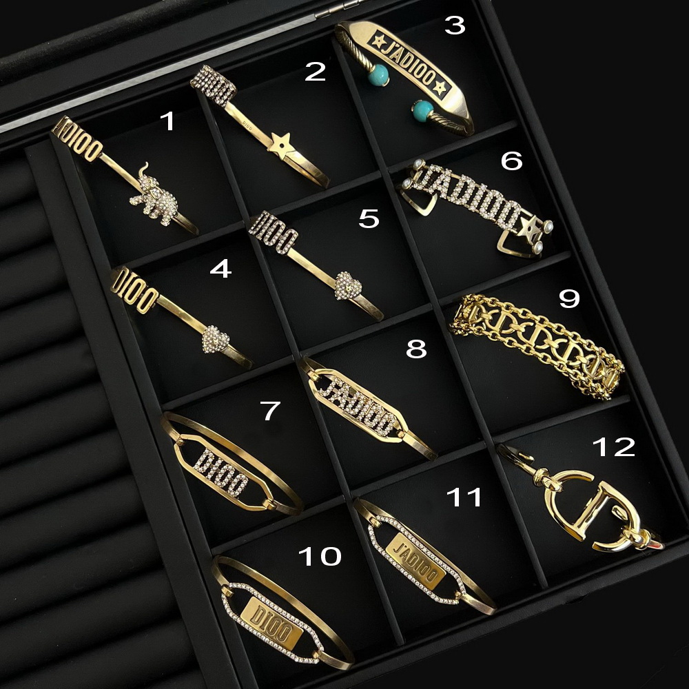 luxurious jewelry bangle micro-diamond 18K gold plated letter vintage woman metal non-fading bracelet Celebrity female bangle
luxurious jewelry bangle micro-diamond 18K gold plated letter vintage woman metal non-fading bracelet Celebrity female bangle