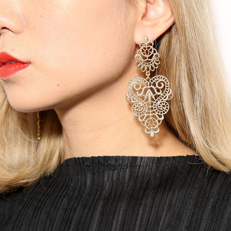 European brand fashion exaggerated earrings Bohemian hollow leaf flower pendant pendant women's gift jewelry
European brand fashion exaggerated earrings Bohemian hollow leaf flower pendant pendant women's gift jewelry