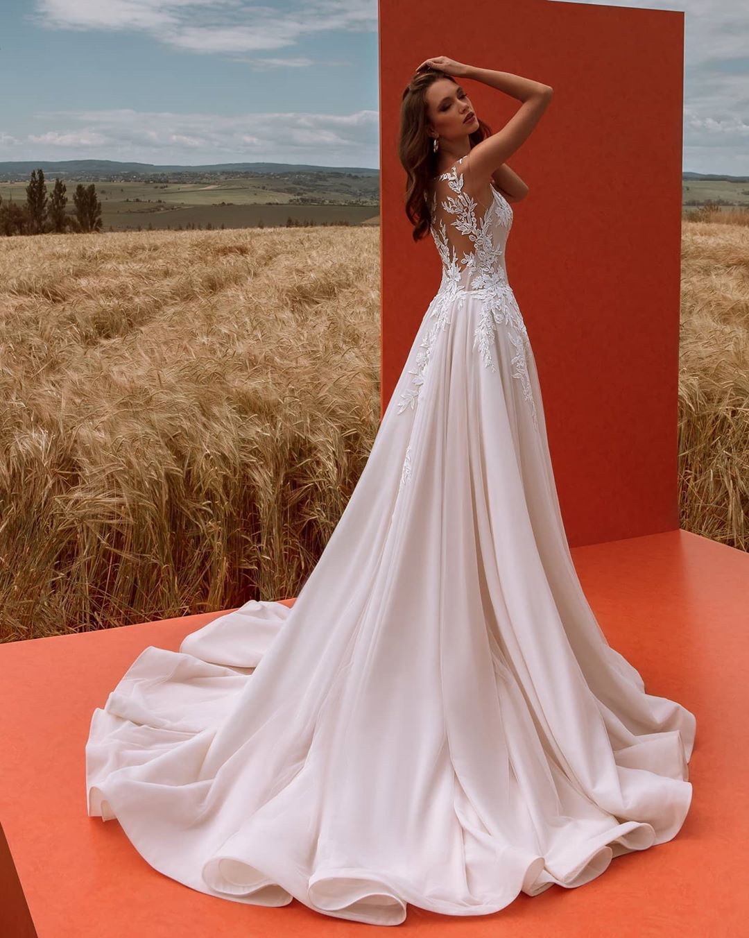 Lace Wedding Attractive Dresses Sheer Bateau Neck A Line Appliqued Bridal Gowns Sweep Train Tulle Robe De Marie ppliqued