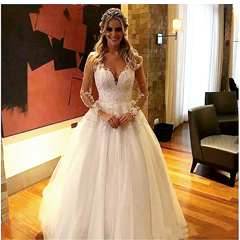 2022 Exquisite Long Sleeves A Line Wedding Dresses Bridal Gowns Sexy Sheer Back Buttons Appliques Lace Pearls Beaded Spring Tulle Garden Bride Dress P