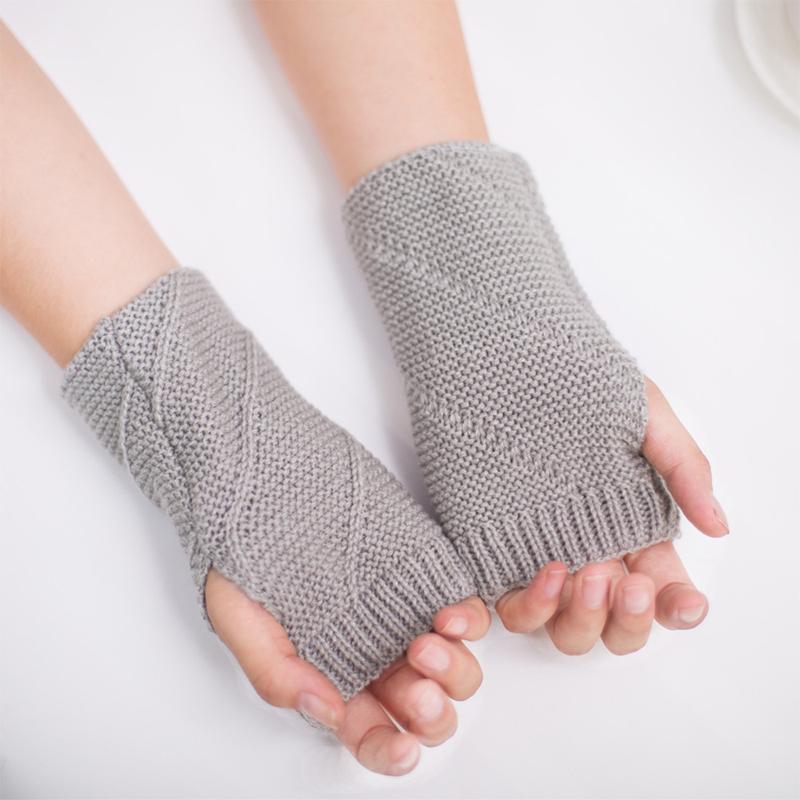 Five Fingers Gloves Autumn Winter Women Knitted Comfortable Soft Warm Fingerless Mittens Fashion Stretchy Solid Color Outdoor Cycling
Five Fingers Gloves Autumn Winter Women Knitted Comfortable Soft Warm Fingerless Mittens Fashion Stretchy Solid Color Outdoor Cycling