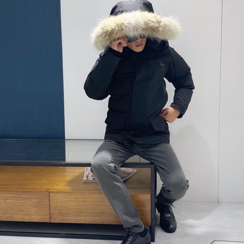 canada Winter hot Men Homme Jassen Chaquetas Parka Outerwear Big Fur Hooded Fourrure Manteau Down Jackets Coat Hiver Doudoune Silver label, Black
canada Winter hot Men Homme Jassen Chaquetas Parka Outerwear Big Fur Hooded Fourrure Manteau Down Jackets Coat Hiver Doudoune Silver label, Black
