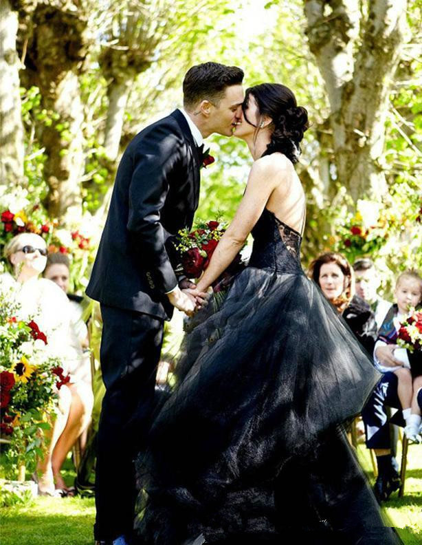 Gothic Black And Gray A-Line Wedding Dresses Summer Boho Beach Bridal Gowns Hlater Neck Tulle Lace Appliques Sexy Backless Garden Bride Dress Vestido 