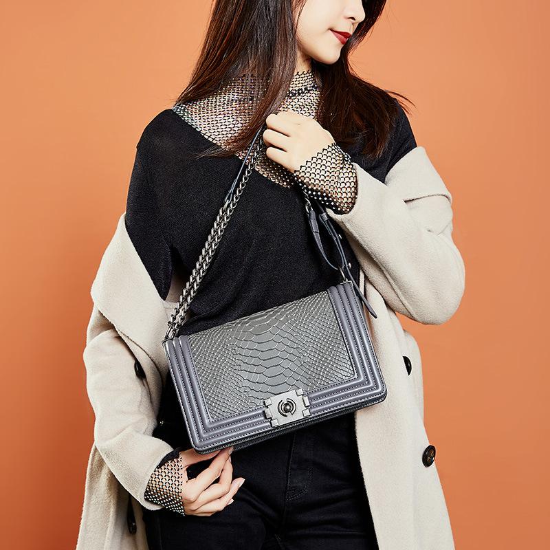Classic Snake Pattern Bag For Women 2021 Diamond Lattice Chain Bag Luxury Designer Handbag Women Cowhide Shoulder Ladies, Red
Classic Snake Pattern Bag For Women 2021 Diamond Lattice Chain Bag Luxury Designer Handbag Women Cowhide Shoulder Ladies, Red