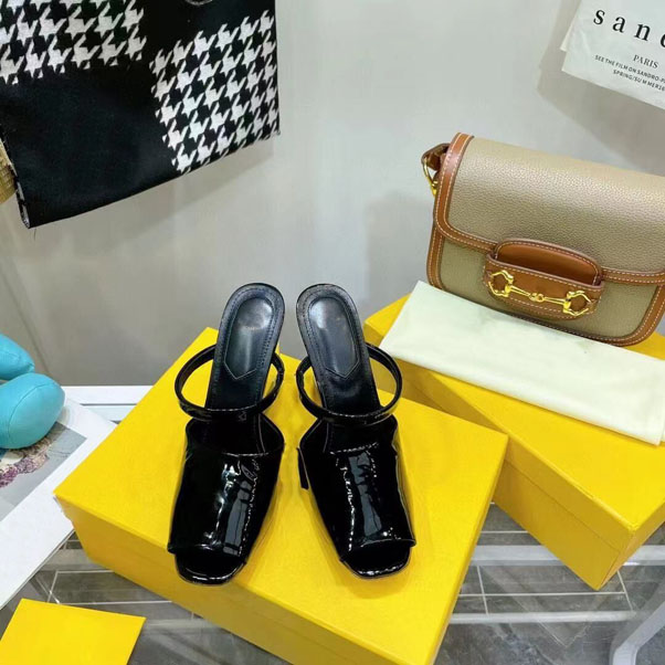 The latest fashion women's Slingback slippers and aria slingbackf shoes are made of multi-color patent leather with crystal glittering back buckle 35-41, Nude
The latest fashion women's Slingback slippers and aria slingbackf shoes are made of multi-color patent leather with crystal glittering back buckle 35-41, Nude