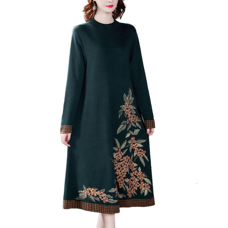 New Winter Long Embroidered in Knitted Middle-aged Female Temperament Casual Nightdress Dress R611 Ktti, Navy blue.
New Winter Long Embroidered in Knitted Middle-aged Female Temperament Casual Nightdress Dress R611 Ktti, Navy blue.