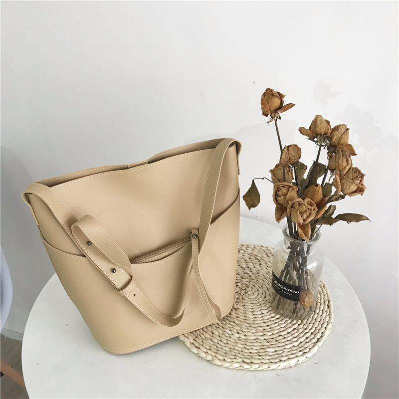 Free Shipping Trendy Fashion Retro Pure Color Wild Simple One Shoulder Lady Bag Messenger Bag Large Capacity Bucket, Black
Free Shipping Trendy Fashion Retro Pure Color Wild Simple One Shoulder Lady Bag Messenger Bag Large Capacity Bucket, Black