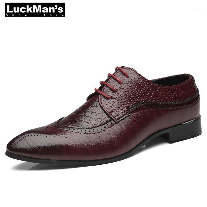 Plus Size 38-48 Men Bullock Shoes PU Leather Dress Shoes Classic Pattern Brogue Mans Footwear Formal Casual Loafers Male1, Black
Plus Size 38-48 Men Bullock Shoes PU Leather Dress Shoes Classic Pattern Brogue Mans Footwear Formal Casual Loafers Male1, Black