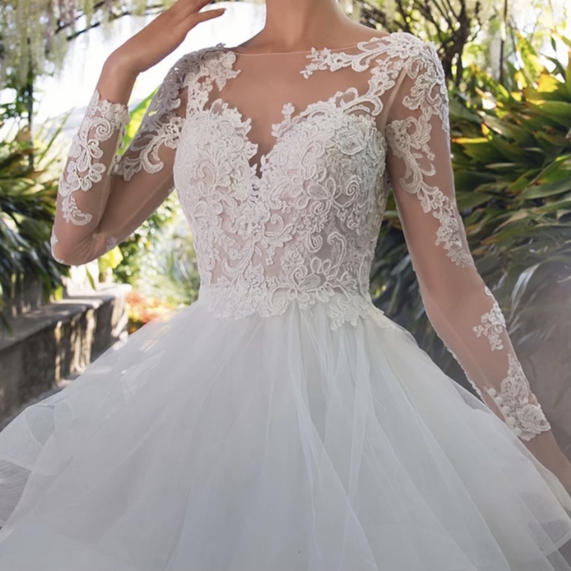 Beach Appliques Lace Tulle O Neck Wedding Dress Long Sleeve Backless Puffy Sweep Train Custom Made Bridal Dresses Robe De Mariee