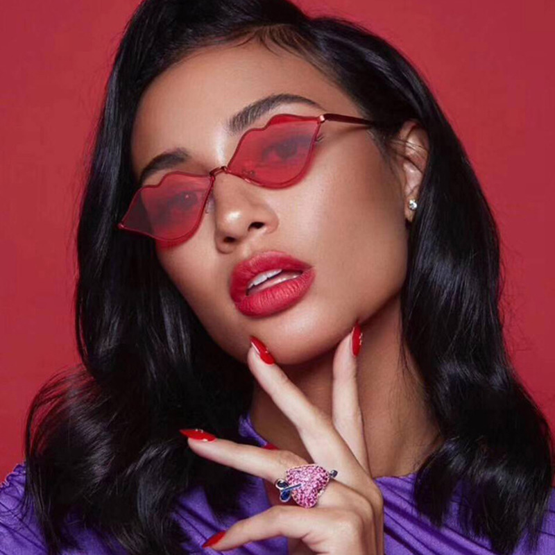 Lips Shape Sunglasses Female Ocean Film Sunglasses Retro Models Round Frame Male Shading Fashion Trend Street Shooting Glasses
Lips Shape Sunglasses Female Ocean Film Sunglasses Retro Models Round Frame Male Shading Fashion Trend Street Shooting Glasses