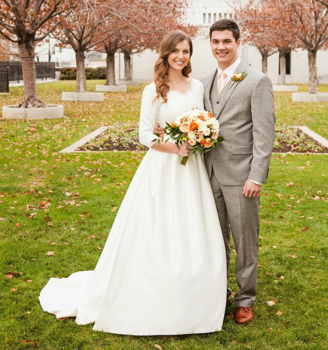 Simple Design Spring Wedding Dresses Three Quarter Sleeve Satin Long A e Style Autumn Garden Bridal Gowns Sweep Train V Neck Vestidos